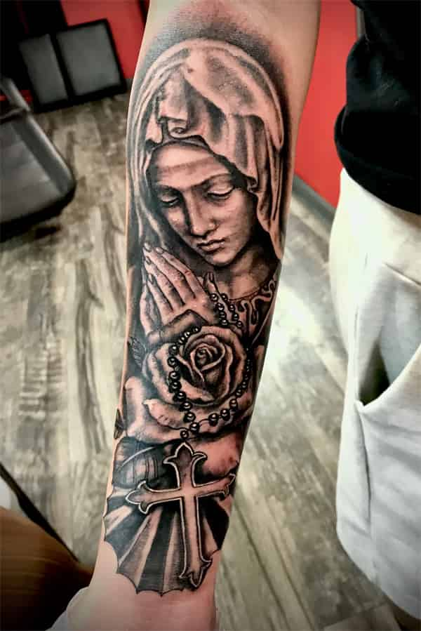 Abito rosa Tatuaggio Vergine Maria3