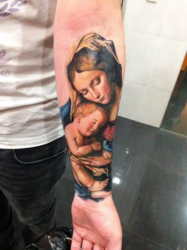 Tatuaje de los ángeles y la Virgen María1