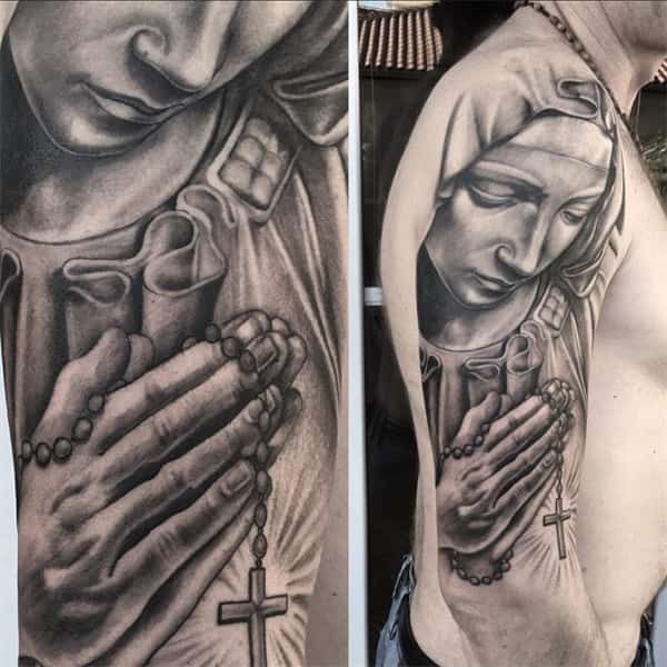 Virgen María rezando tatuaje1