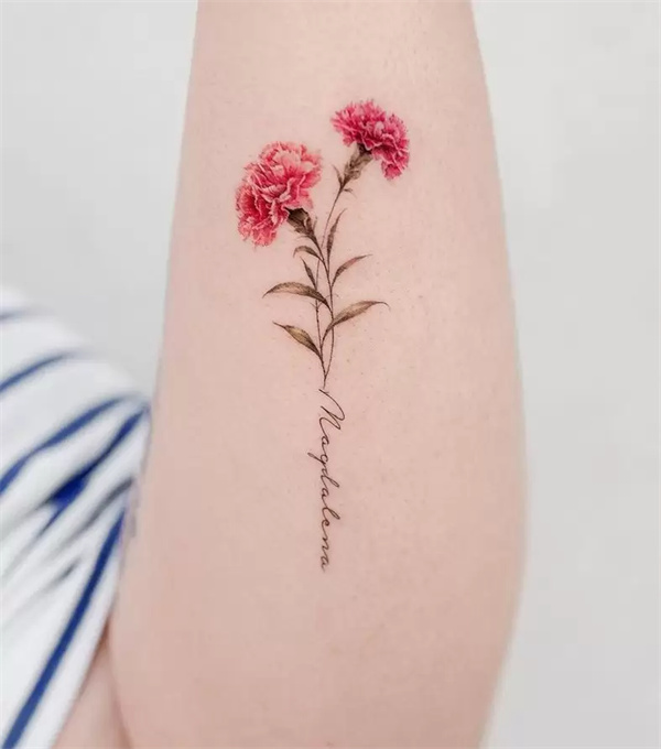 Gvazdikų minimalistinė tatuiruotė1