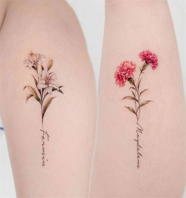 Tatuaggio con nome e fiore