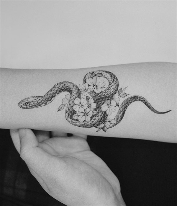 Tatouage serpent et fleur d'œillet 1