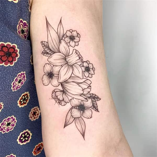 Tatuaje de claveles y narcisos con mariposas1