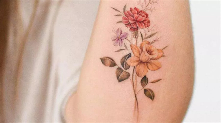 Tatuaggio con garofano