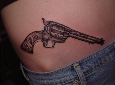 Ideias fantásticas de tatuagens de armas de fogo para entusiastas de armas de fogo | Desbloquear a criatividade